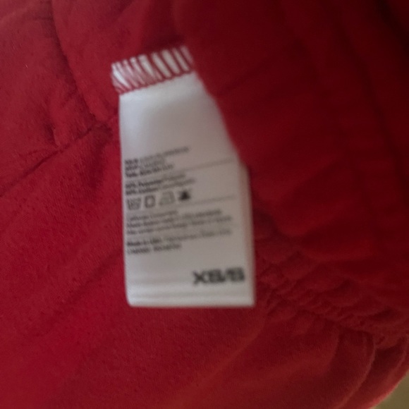 Suzie B Fitness Sweat Outfit Perfect for Valentine's Day! - Picture 5 of 7